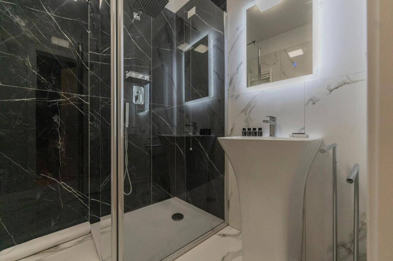 Aldrovandi Luxury Suites And Apartment Bologna Exterior photo