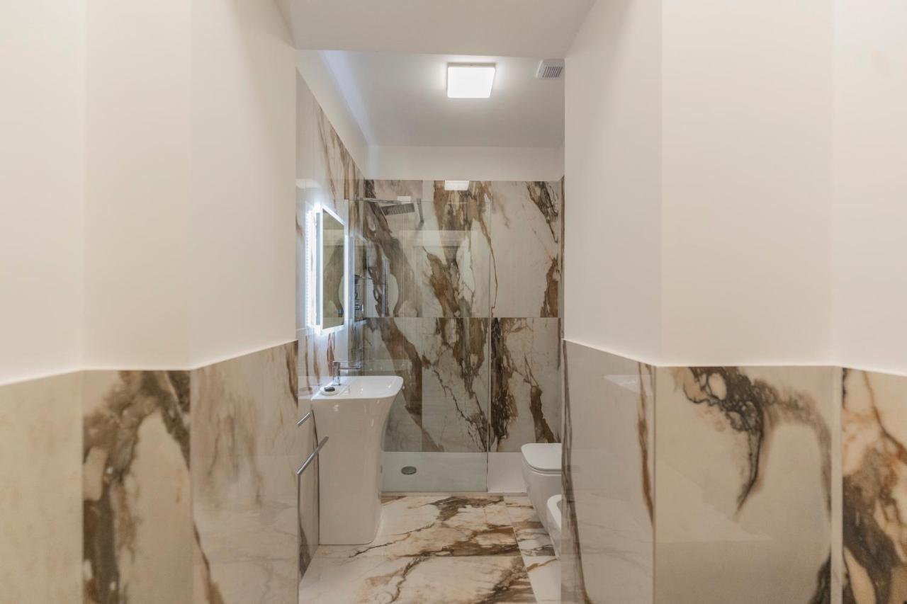Aldrovandi Luxury Suites And Apartment Bologna Exterior photo